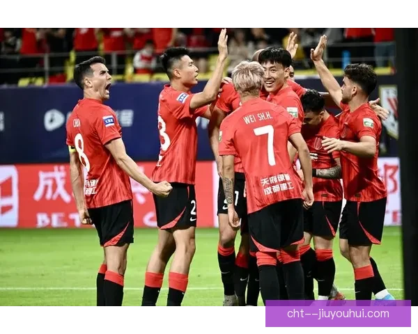 韦世豪加盟成都蓉城首秀表现活跃引球迷热议